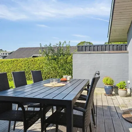 Vakantiehuis Kerstin - 400m From The Sea By Interhome Rønde